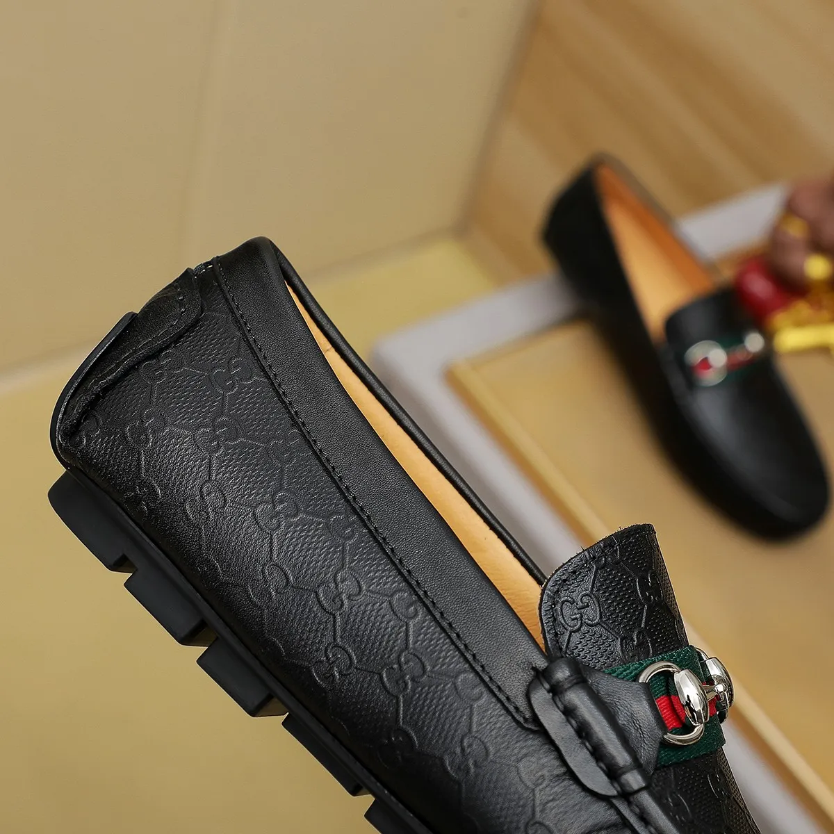 Men's shoes 💰360💰💰GUCCI Gucci official website synchronizes the latest model 🛃The upper is made of imported cowhide, 🐷leather lining, rubber outsole, 🎩🎩top-notch handcrafted workmanship with fine stitches and threads🔍definitely satisfy those perfectionist men who pursue high luxury quality 👏 Colors available! Code number 38-45 Large quantity in stock